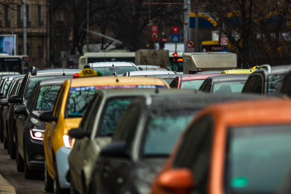 Proiect: Taxă de 3,5 euro/zi pentru vehiculele neînmatriculate în București sau Ilfov care circulă pe drumurile publice din Capitală