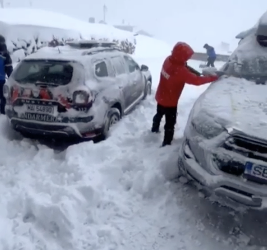 Avalanșe de mici dimensiuni în Munții Făgăraș. Salvamont: „Echipamentul special este obligatoriu”