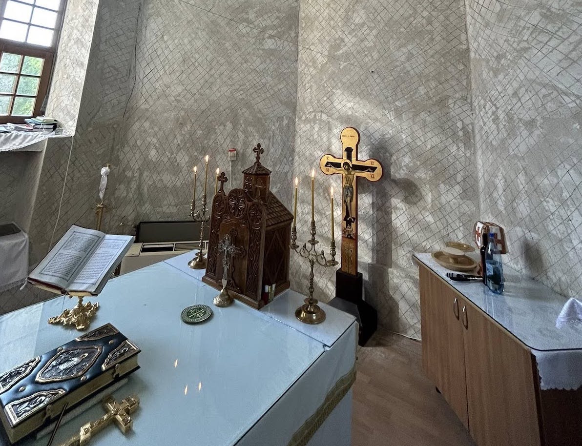 Se caută preot coslujitor pentru Parohia Calea Poplăcii II. Mitropolia a anunțat posturile vacante pentru luna octombrie