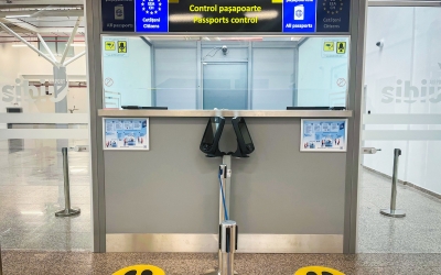 Aeroportul din Sibiu este primul din țară unde străinii nu mai trebuie să stea la ștampilat pașapoarte. „Începând de duminică”