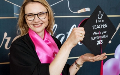 După ce a lucrat 19 ani în domeniul comerțului, o sibiancă a devenit educatoare și creează jucării croșetate: „Copiii sunt cei care mă inspiră. Ei m-au învățat mai mult decât orice manual”