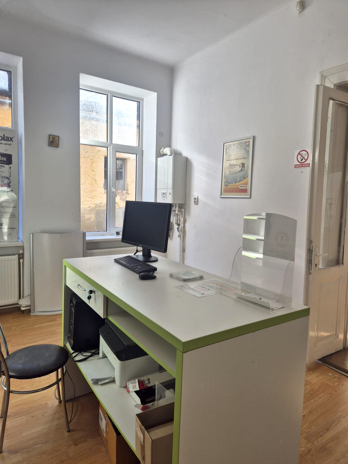 VIDEO / Bătrânii și pacienții cronici, cei mai afectați. Ațelul încă fără doctor de familie deși comuna are un cabinet modern, complet utilat