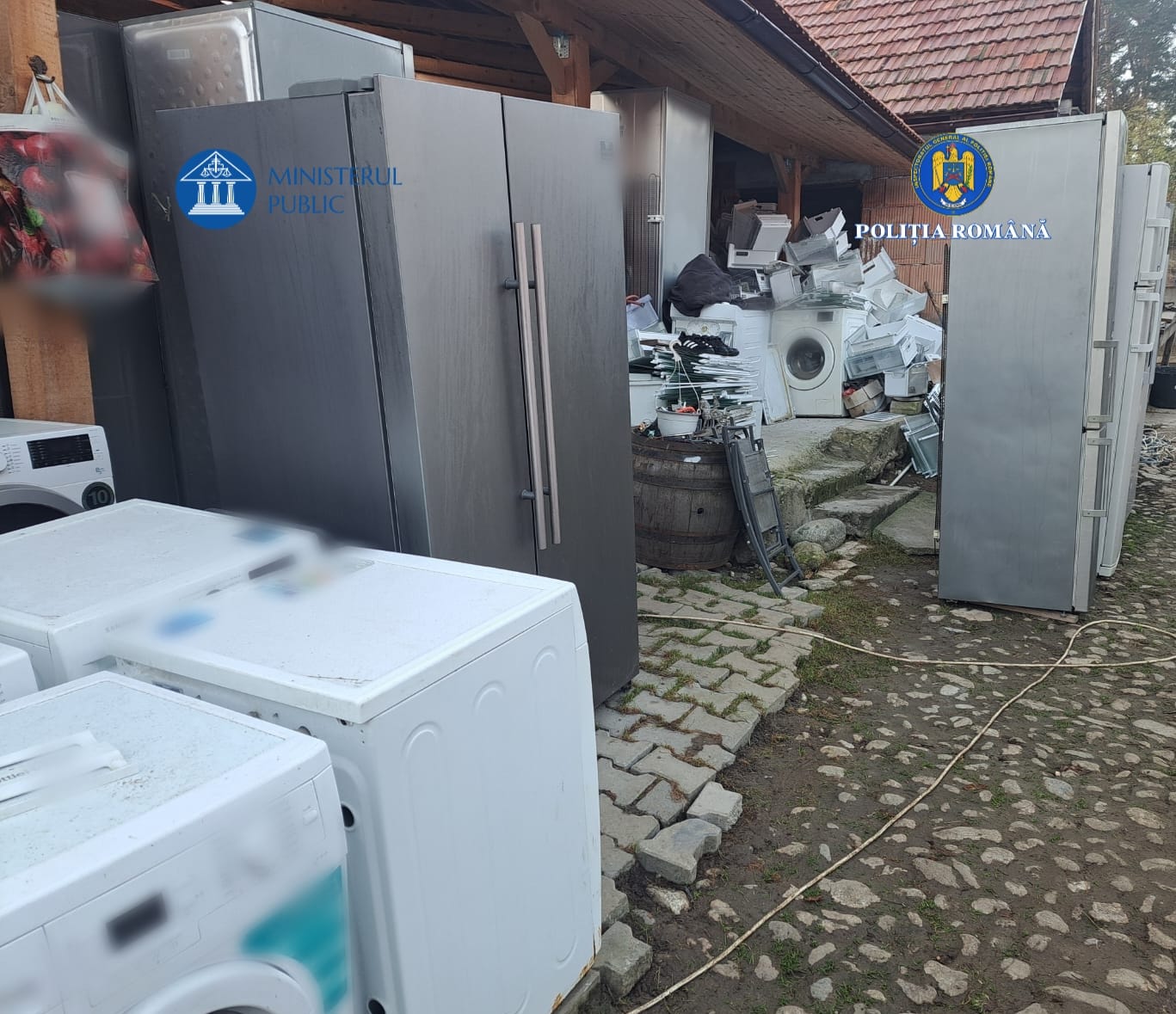 Oprațiunea „Jupiter” Sibiu: 38 de percheziții, 9 mandate de aducere și 45 de tone de deșeuri confiscate, țigarete și alcool etilic fără timbru