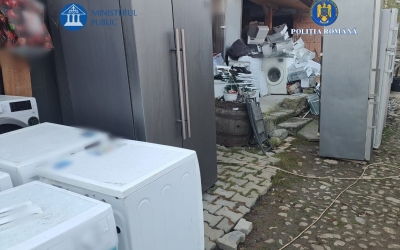 Oprațiunea „Jupiter” Sibiu: 38 de percheziții, 9 mandate de aducere și 45 de tone de deșeuri confiscate, țigarete și alcool etilic fără timbru