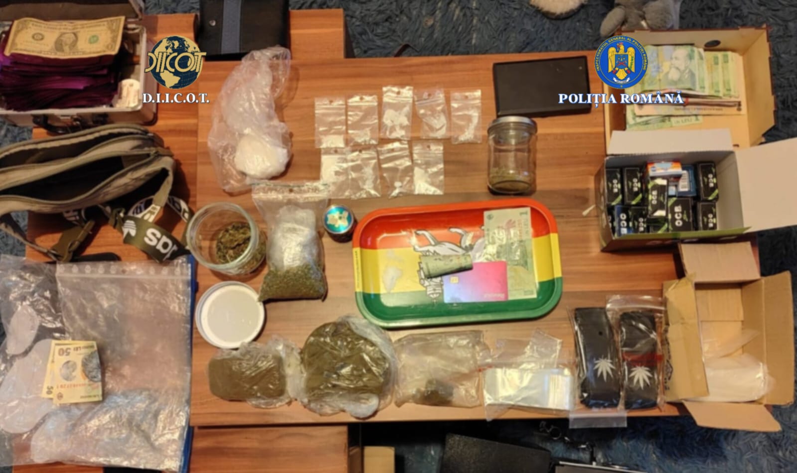 Percheziții în Alba și Sibiu la persoane cercetate pentru trafic de droguri. Cinci persoane au fost reținute