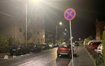 Nemulțumiri după ce primăria a interzis parcarea pe o porțiune din strada Rusciorului: ”Noi, de la blocuri, nu avem suficiente parcări”