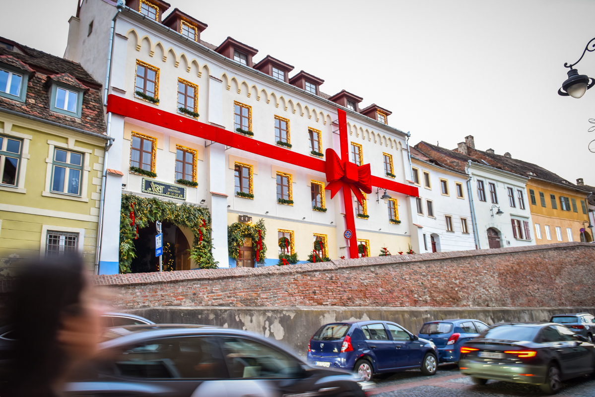 Cele mai frumoase decorațiuni de Crăciun din Sibiu vor fi premiate de Primărie. În concursul „Sibiu, Oraș de Poveste” pot fi înscrise clădiri rezidențiale, dar și de patrimoniu