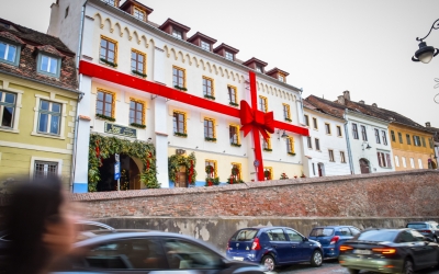 Știrile zilei: Noile termene pentru terminarea loturilor de autostradă, drumurile romane din Sibiu și concurs: cele mai frumoase decorațiuni de Crăciun din oraș