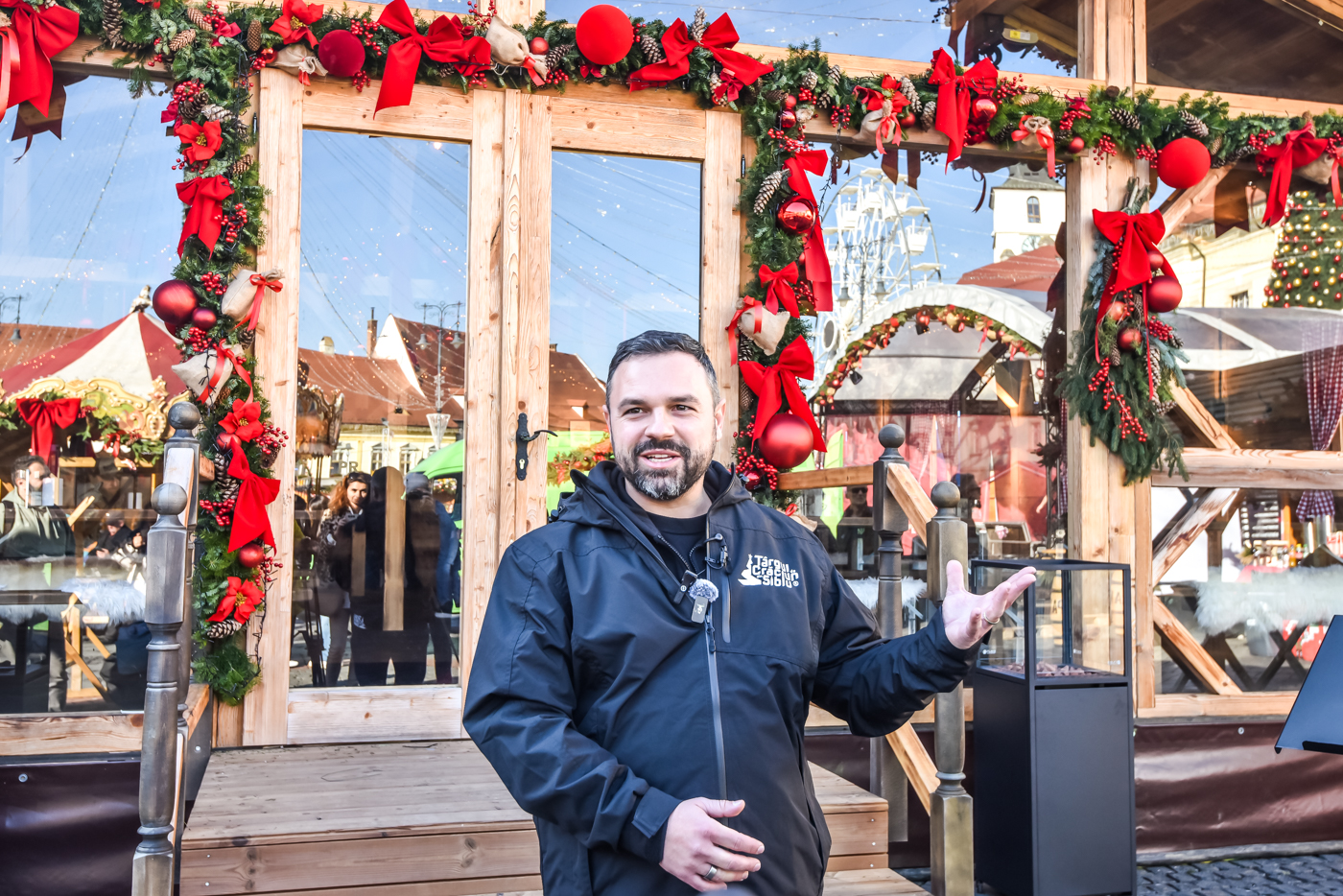 Sibiul e pregătit de sărbătoare: Târgul de Crăciun se deschide vineri seara. Andrei Drăgan: Fără chinezării, cabana Christmas Chalet s-a mutat în Piața Mare, iar de luni încep grătarele