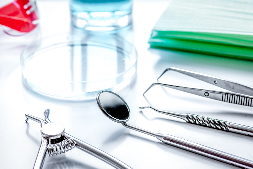 O fetiță de 2 ani, decedată într-o clinică stomatologică din București, după o sedare profundă