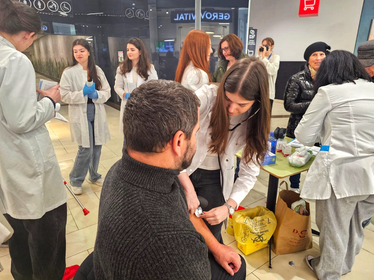 Testări gratuite de glicemie și tensiune, azi în Promenada Mall. Acțiunea continuă până la ora 18.00 sau până la epuizarea testelor pentru glicemie