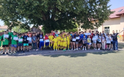 Elevii din Porumbacu de Jos, implicați într-un amplu proiect educativ - sportiv. De la drumeții și până la meciul dintre România și Spania