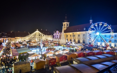 S-a deschis Târgul de Crăciun de la Sibiu, în fața a mii de telefoane. „În fiecare an venim! E plin de lume bine dispusă!”