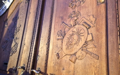 Simboluri masonice, ascunse în văzul tuturor, în centrul Sibiului