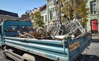 Sibienii sunt puși să plătească prejudicii de peste 300.000 de lei pentru sute de ornamente de Crăciun care nici n-au mai fost amplasate. Hotărârea nu este definitivă