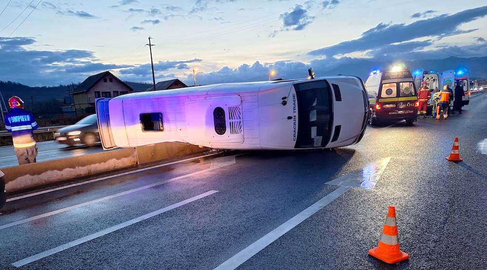 ACTUALIZARE Plan roșu pe DN1, la Veștem: 6 persoane au primit îngrijiri medicale, alte 6 au refuzat transportul la spital