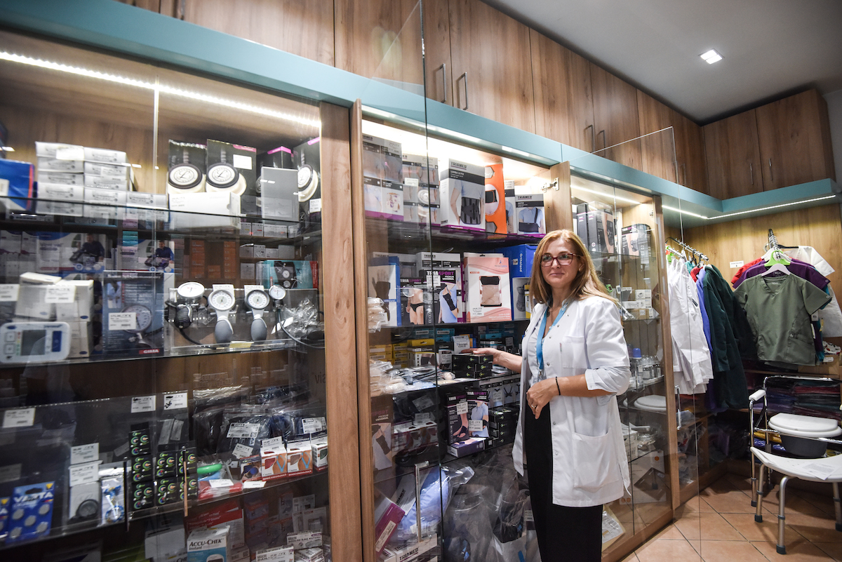 „Vrem să-i ajutăm pe oameni să ajungă mai ușor la produsele medicale de care au nevoie”. Magazinul Medical Corp, experiență și calitate în sprijinul sibienilor