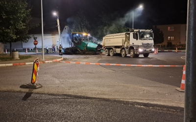 Lucrări în două mari sensuri giratorii din Sibiu. Drumarii vor asfalta noaptea, pentru a nu afecta traficul