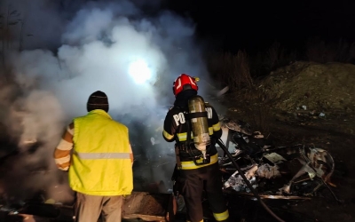 Erika și Costică din Ocna Sibiului au rămas fără adăpost, după ce rulota în care locuiau a ars. Un locuitor face apel către comunitate pentru a strânge bani cu care să le cumpere un container de locuit