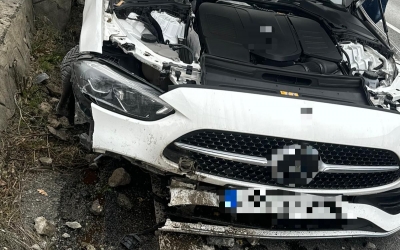 Accident pe Valea Oltului: Șoferul, singur în mașină, era drogat