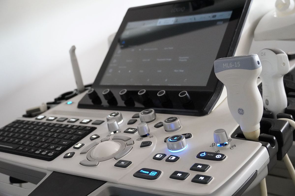 Opt firme concurează pentru dotarea secției care tratează cardiacii critici internați la Spitalul Județean Sibiu