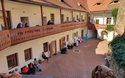 Să îmbătrânești devine mai scump: costul îngrijirii în căminele din Sibiu și Săliște crește cu peste 50%. CJ transmite că nu mai are bani pentru acest domeniu