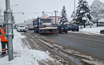 Drumuri și Poduri, societate a Consiliului Județean, cumpără servicii de deszăpezire de aproape 250.000 de lei, deși are zeci de utilaje. Explicațiile companiei
