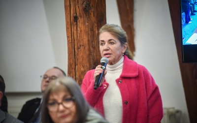 Simona Pop, directoarea școlilor din Sibiu, sancționată pentru „pasivitate” înainte de pensionare, pentru că n-ar fi măsurat un teren închiriat din curtea Energeticului. Instanța i-a dat dreptate, pe fond