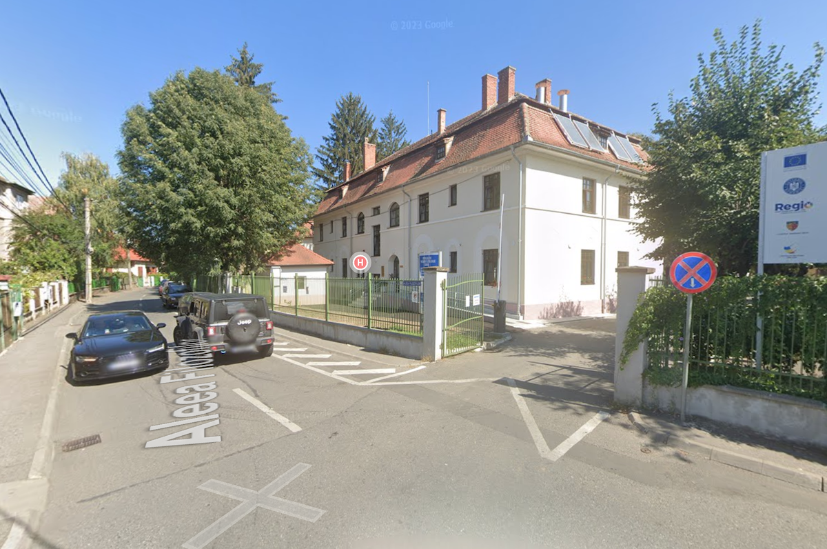 Aleea Filozofilor, închisă temporar traficului din cauza unei surpări de teren la intrarea în curtea Spitalului de Pneumoftiziologie