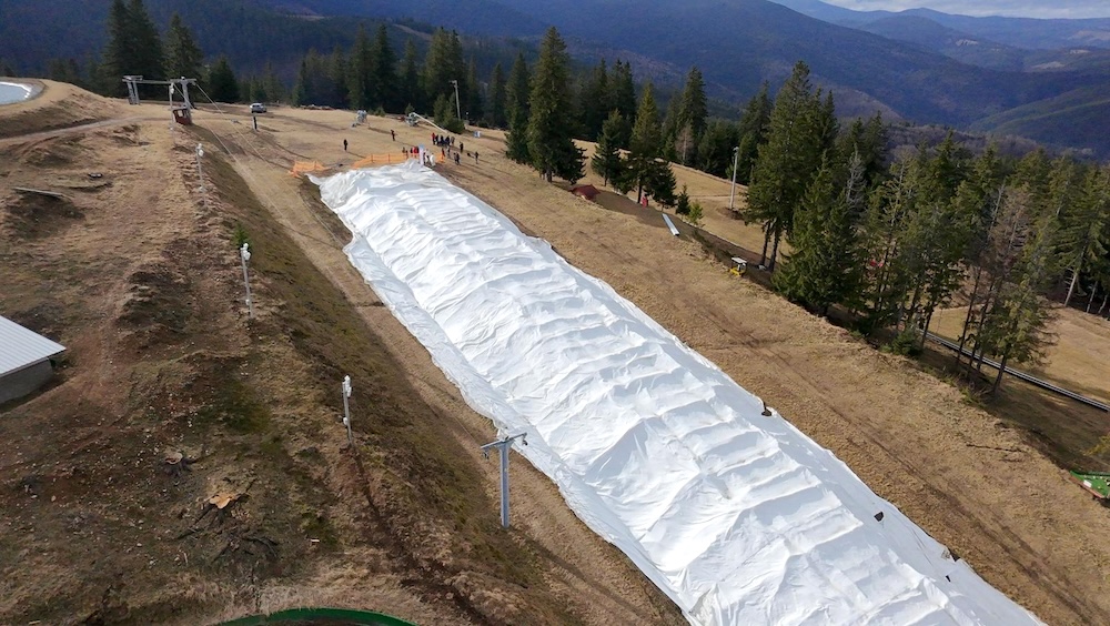 Încălzirea globală: Păltiniș Arena a investit 100.000 de euro pentru a păstra zăpada de iarna trecută, ca să poată deschide noul sezon la timp