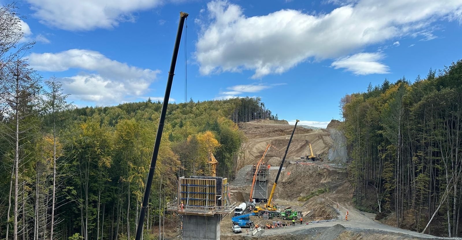 FOTO Autostrada A1 Sibiu – Pitești: WeBuild avansează pe tronsonul 3: ”Mă bucur să împărtășesc progresul unui proiect de amploare”