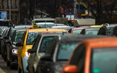 De ce e bine să lași motorul la relanti 30 de secunde după ce ai ajuns la destinație. Un profesor de la Facultatea de Mecanică explică cât e de periculos să turezi motorul la pornire