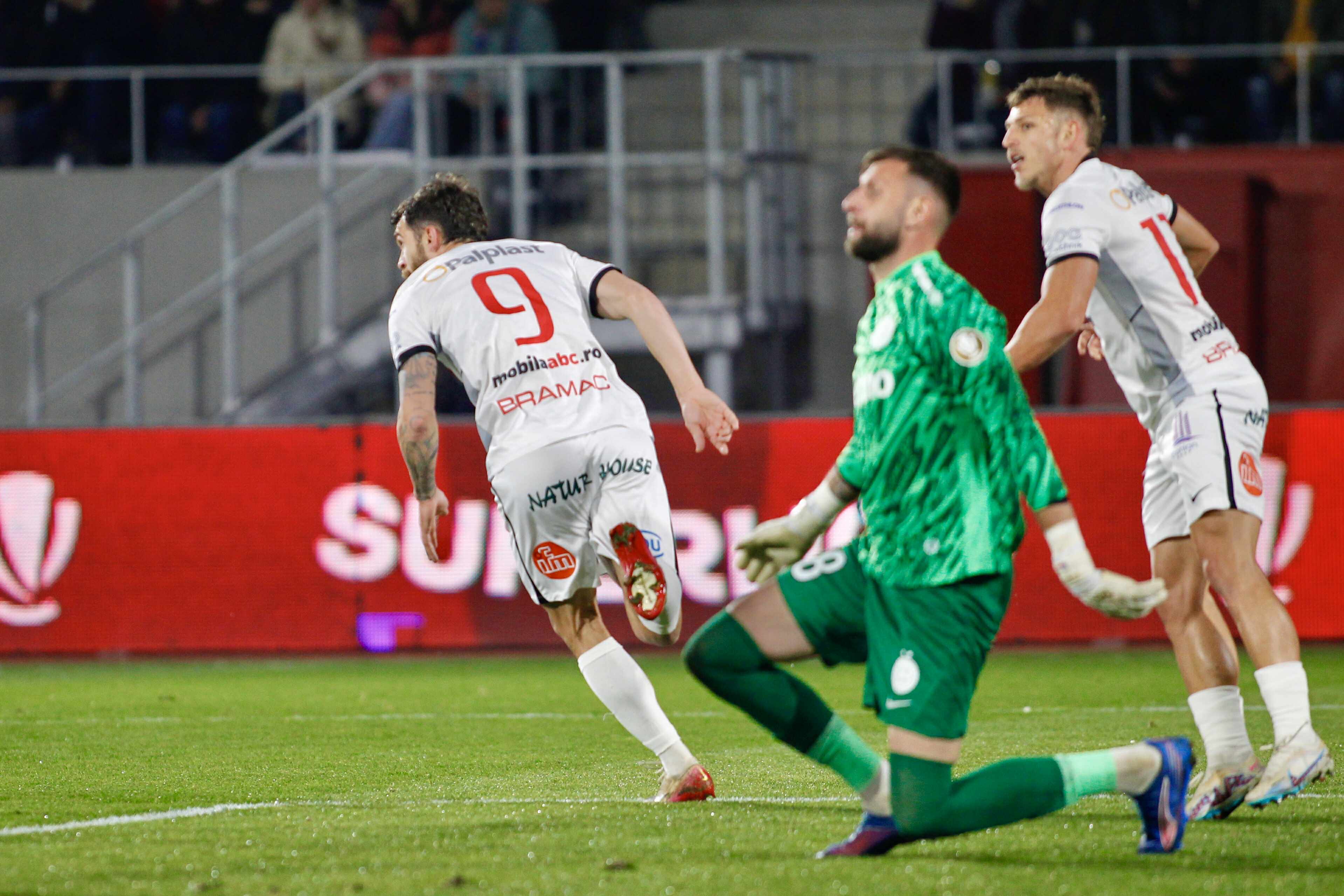 Metaloglobus – Hermannstadt: penalty la penalty. Un egal scos la București, după aproape două ore de pseudo-fotbal