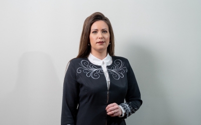 PSD Sibiu: Povestea Luminiței Maria Nistoroaei Dejan: între vocile copiilor, puterea tradițiilor și drumul politic al unei artiste care schimbă comunități