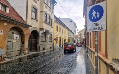Primăria modifică o regulă în Centrul Istoric: pe Al. Papiu-Ilarian pot vira la dreapta și locuitorii străzii Timotei Popovici, transportatorii de valori și părinții copiilor de la creșă