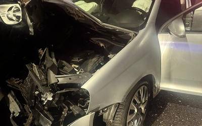 Un tânăr șofer a vrut să fugă de Poliție și a făcut accident, în această dimineață. Din carambol a fost avariată și mașina Poliției