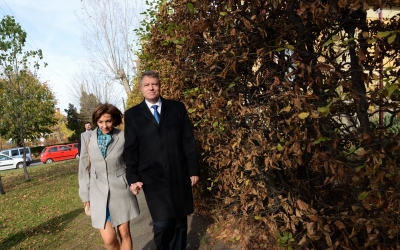 Dosarul prin care Fiscul cere aproape un milion de euro familiei Iohannis este în faza de verificare. Judecarea sechestrului asigurător este încadrată la „confidențial”