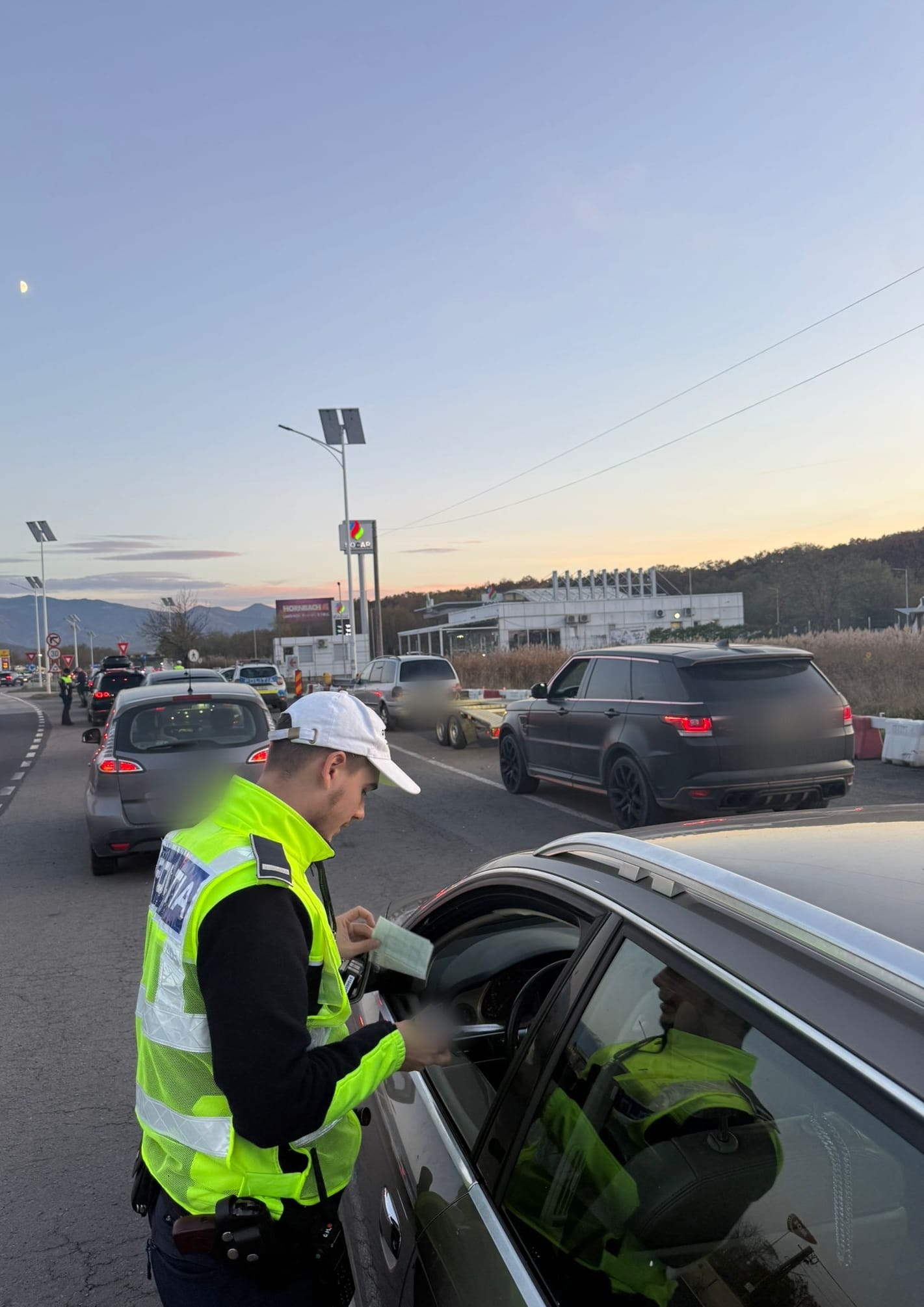 Un ucrainean a încercat să păcălească polițiștii sibieni arătând un act fals