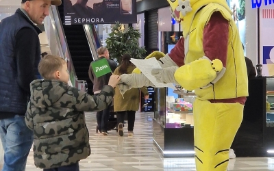 Super-eroii colectării separate s-au întâlnit cu sute de copii, în cele mai aglomerate locuri din oraș