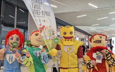 Super-eroii colectării separate s-au întâlnit cu sute de copii, în cele mai aglomerate locuri din oraș