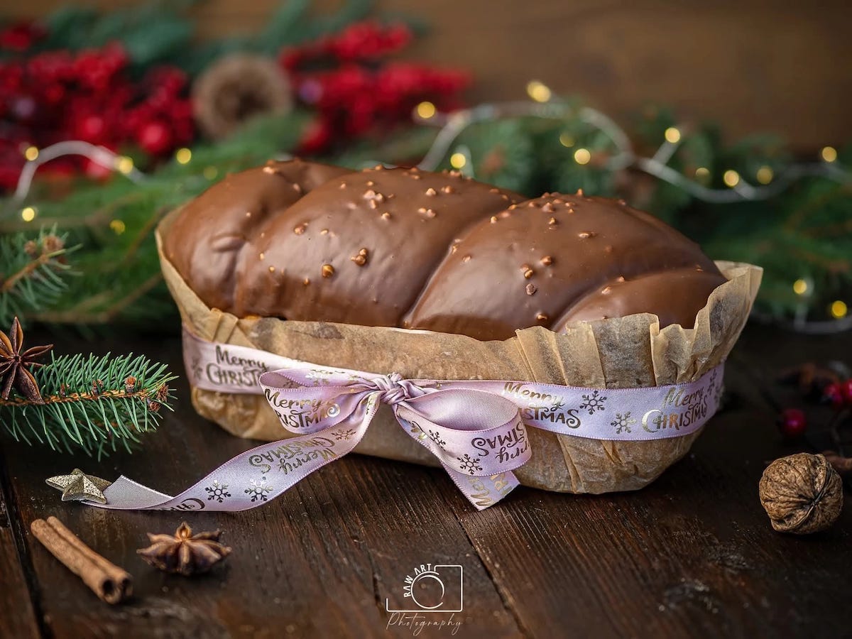 Încep pregătirile pentru cozonacii de Crăciun, la Sibiu: cozonacul cu nucă și cel cu fistic rămân preferații clienților. Prețuri de la 85 până la 120 de lei