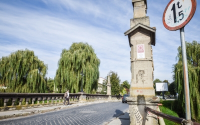 Serie de controale pe podul Maria Tereza, pornite ca urmare a unui comentariu lăsat de un cititor al Turnul Sfatului. Primăria: „Polițiștii locali vor lua măsurile legale care se impun”