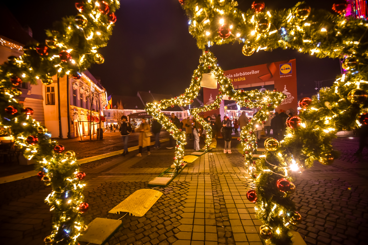 Ce facem în minivacanța de 1 Decembrie? Se deschide sezonul de schi la Păltiniș, petreceri în Târgul de Crăciun, la Christmas Chalet, depuneri de coroane și meci pe municipal