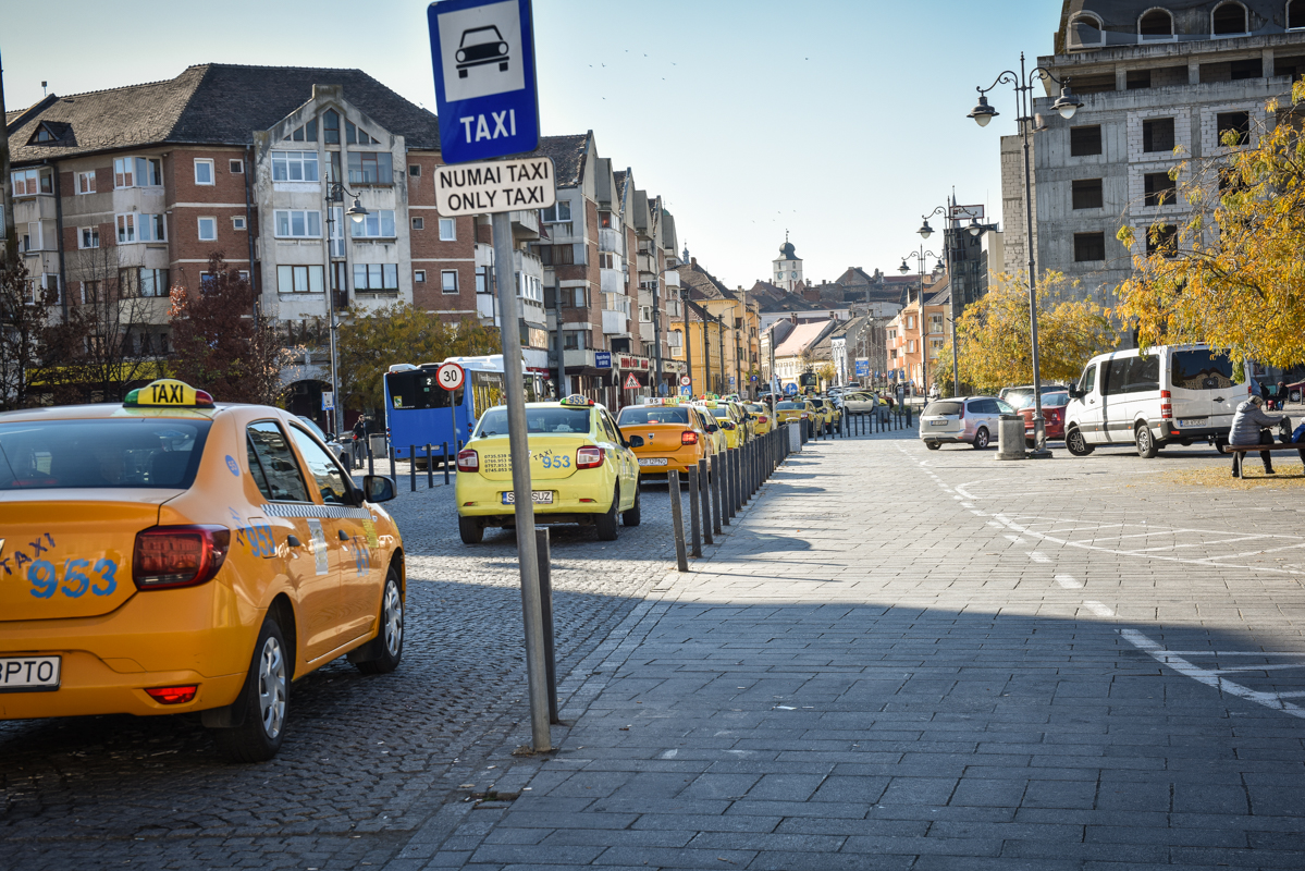 Test de trafic Bolt - Uber -Taxi în Sibiu, la oră de vârf: Uber-ul este mai scump decât taxi-ul, Boltul evită aglomerația, ajunge primul și costă cel mai puțin