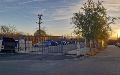 Trei mașini abandonate pe străzile Sibiului au fost ridicate de primărie. Proprietarii au 10 zile să le revendice