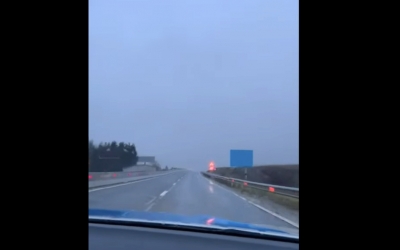 „Carosabil umed și alunecos, atenție la viteză!” Poliția Sibiu avertizează asupra condițiilor de drum