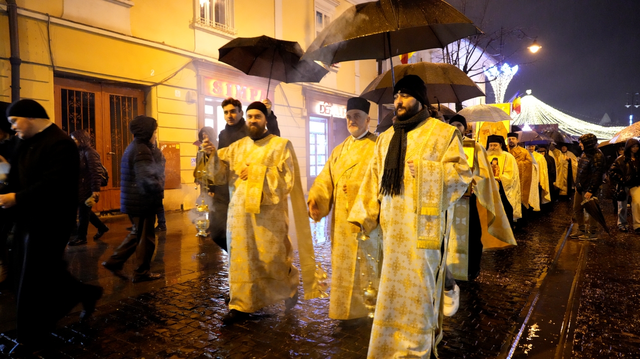 Procesiune în centrul Sibiului. De 14 ani, Sfântul Andrei Şaguna este ocrotitorul întregului Ardeal