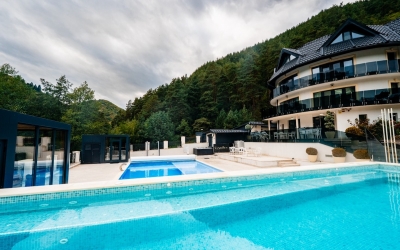 Răsfăț montan la Carpentiere Arena: Două piscine exterioare încălzite și spa în aer liber, în inima Mărginimii Sibiului