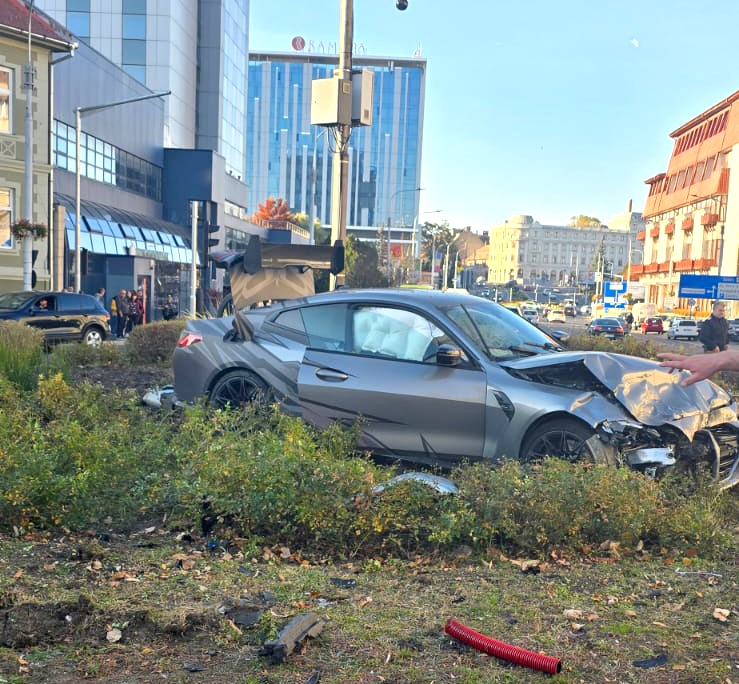 Șoferul care a provocat accidentul din sensul giratoriu Calea Dumbrăvii cu Milea Milea a fost reținut. Este cercetat pentru vătămare din culpă și conducere sub influența alcoolului
