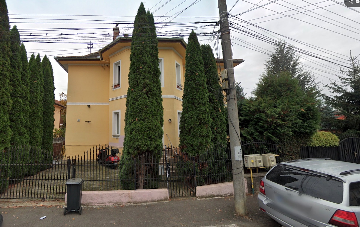 Executat de Christian Dior, Lacoste și Chanel: unui șelimbărean îi e scos la vânzare apartamentul de lângă parcul Sub Arini din Sibiu pentru 1,3 milioane de lei